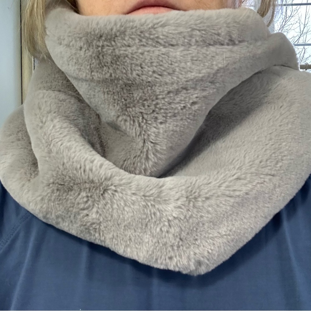 Modena faux fur snood scarf. NWOT